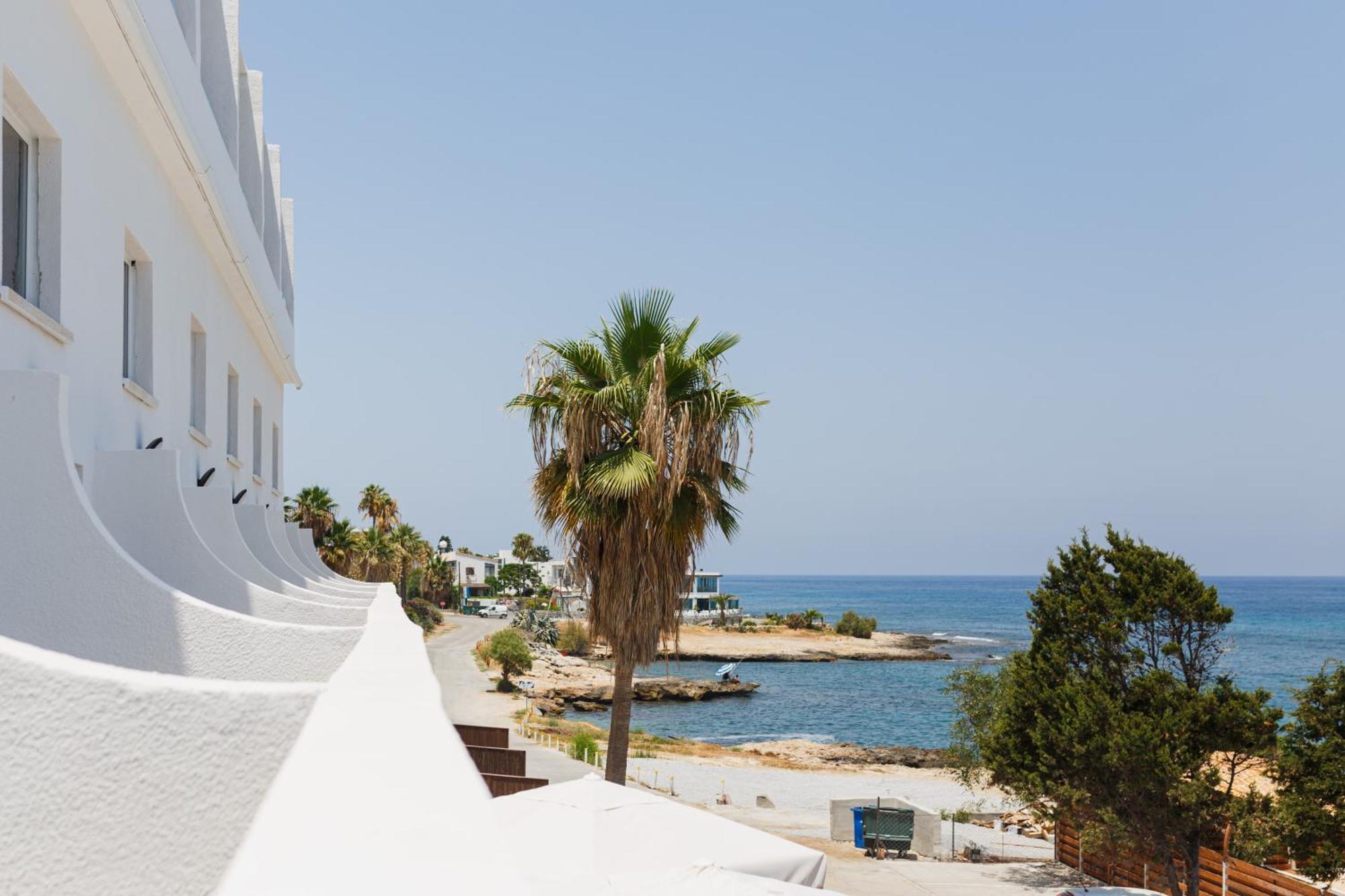 Azure Bay Hotel Agia Varvara Luaran gambar