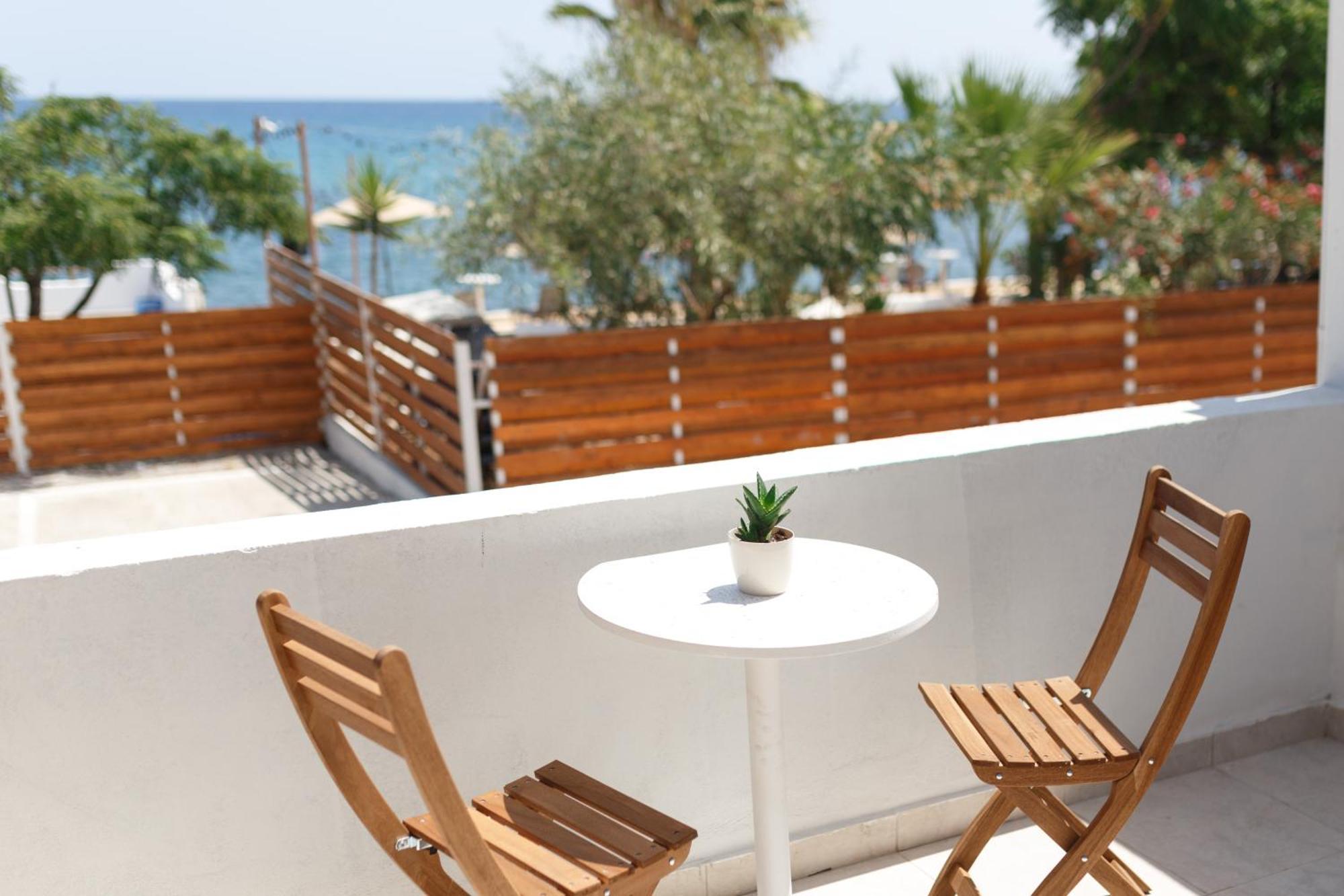 Azure Bay Hotel Agia Varvara Luaran gambar