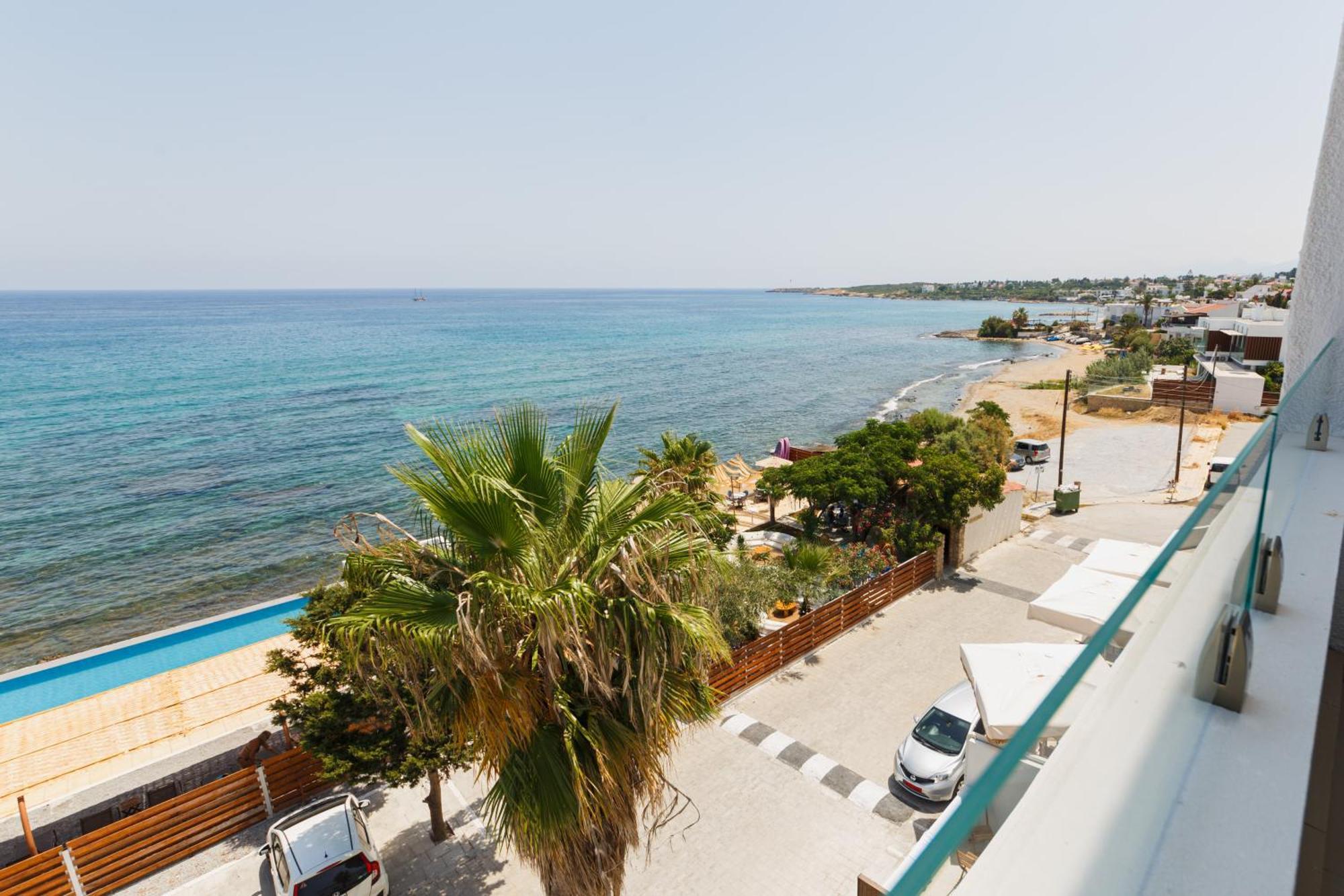 Azure Bay Hotel Agia Varvara Luaran gambar