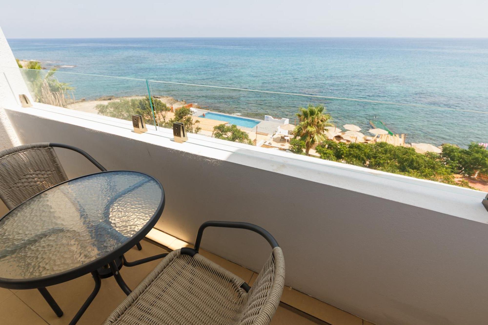 Azure Bay Hotel Agia Varvara Luaran gambar