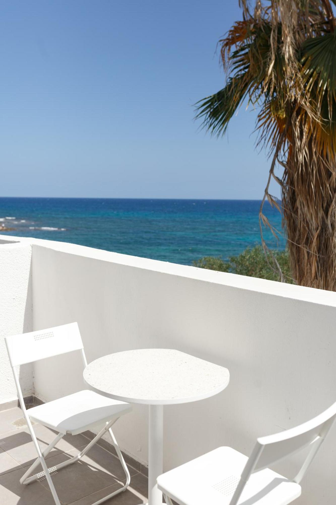Azure Bay Hotel Agia Varvara Luaran gambar