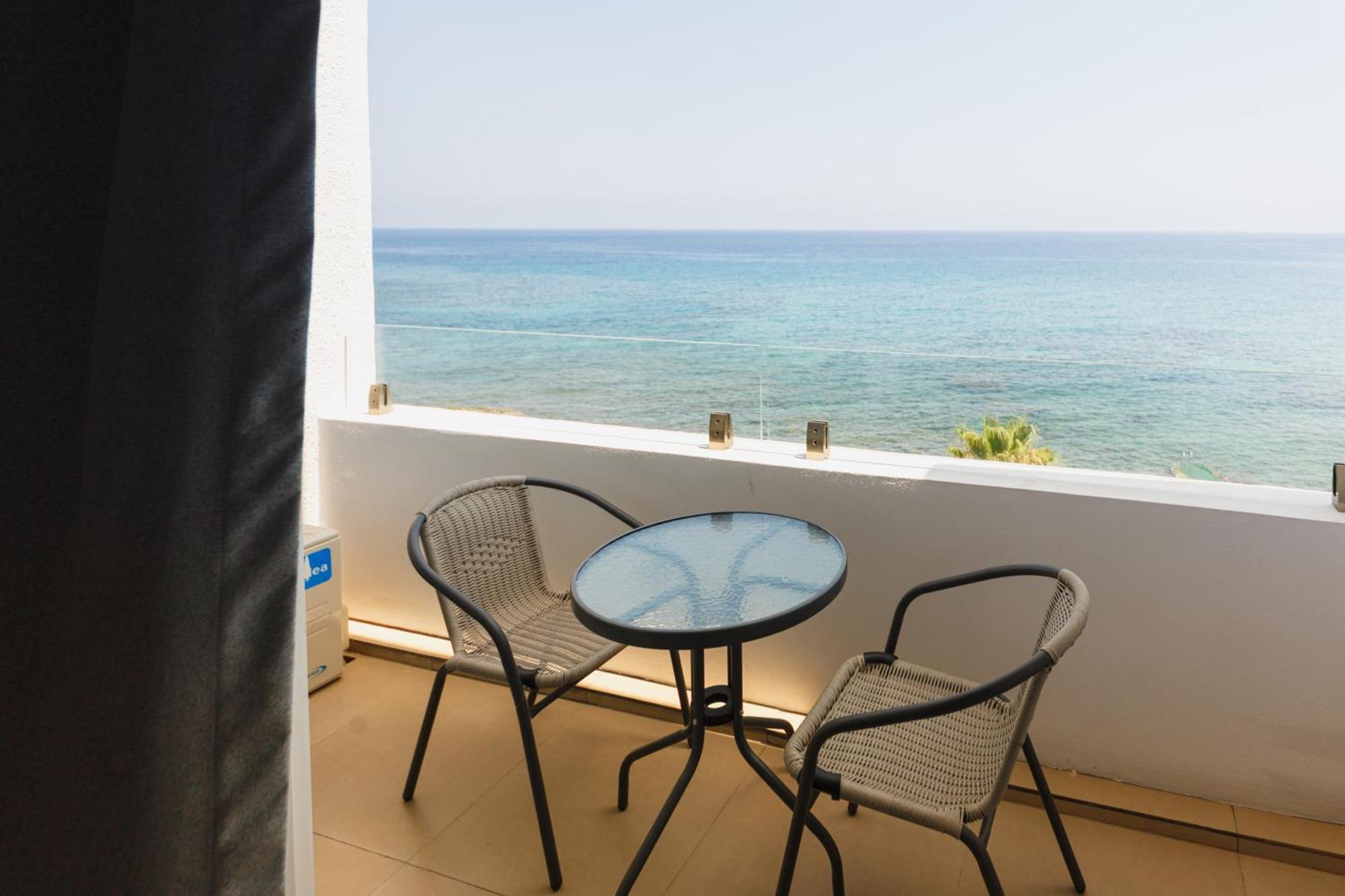 Azure Bay Hotel Agia Varvara Luaran gambar