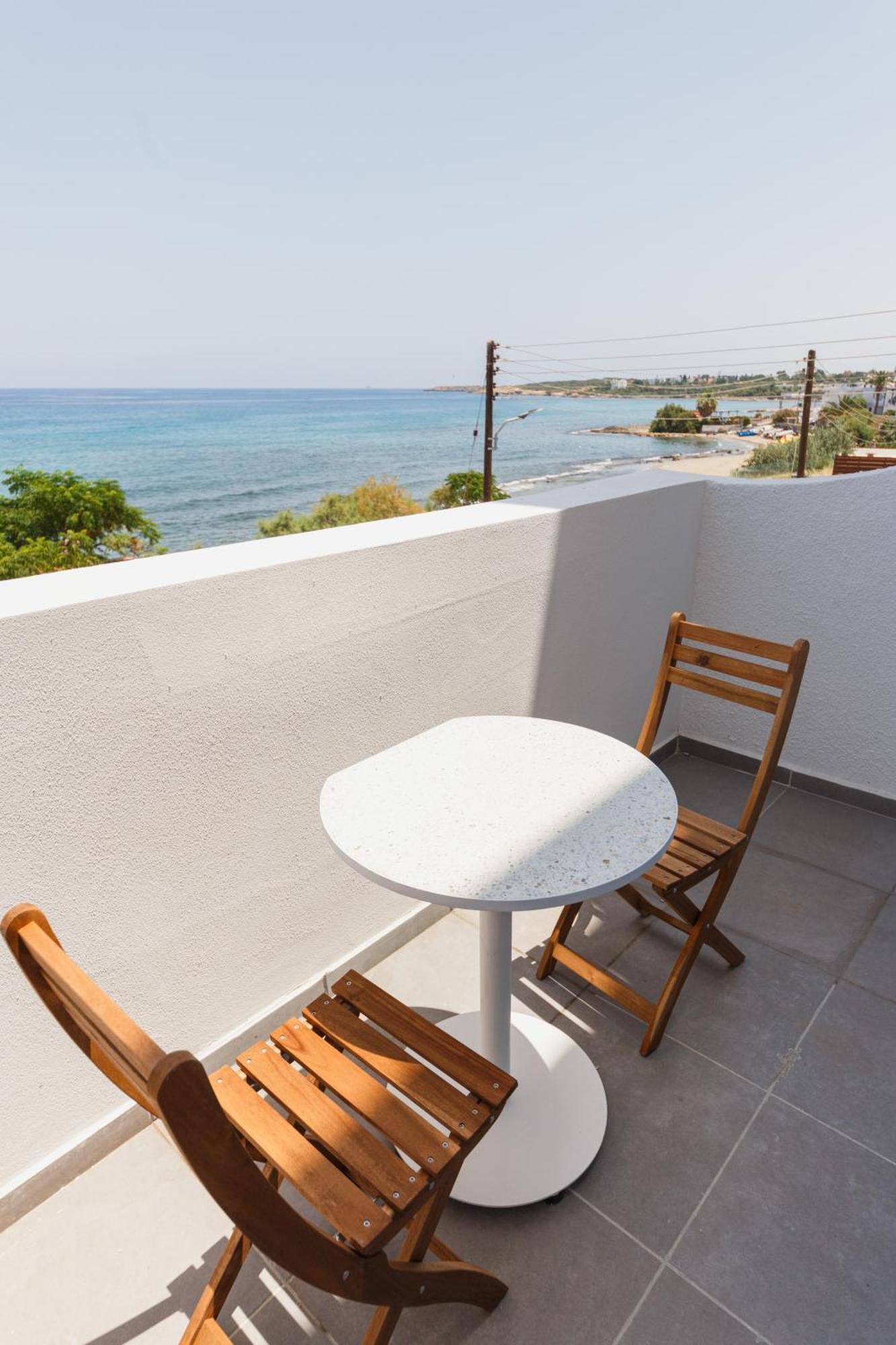 Azure Bay Hotel Agia Varvara Luaran gambar