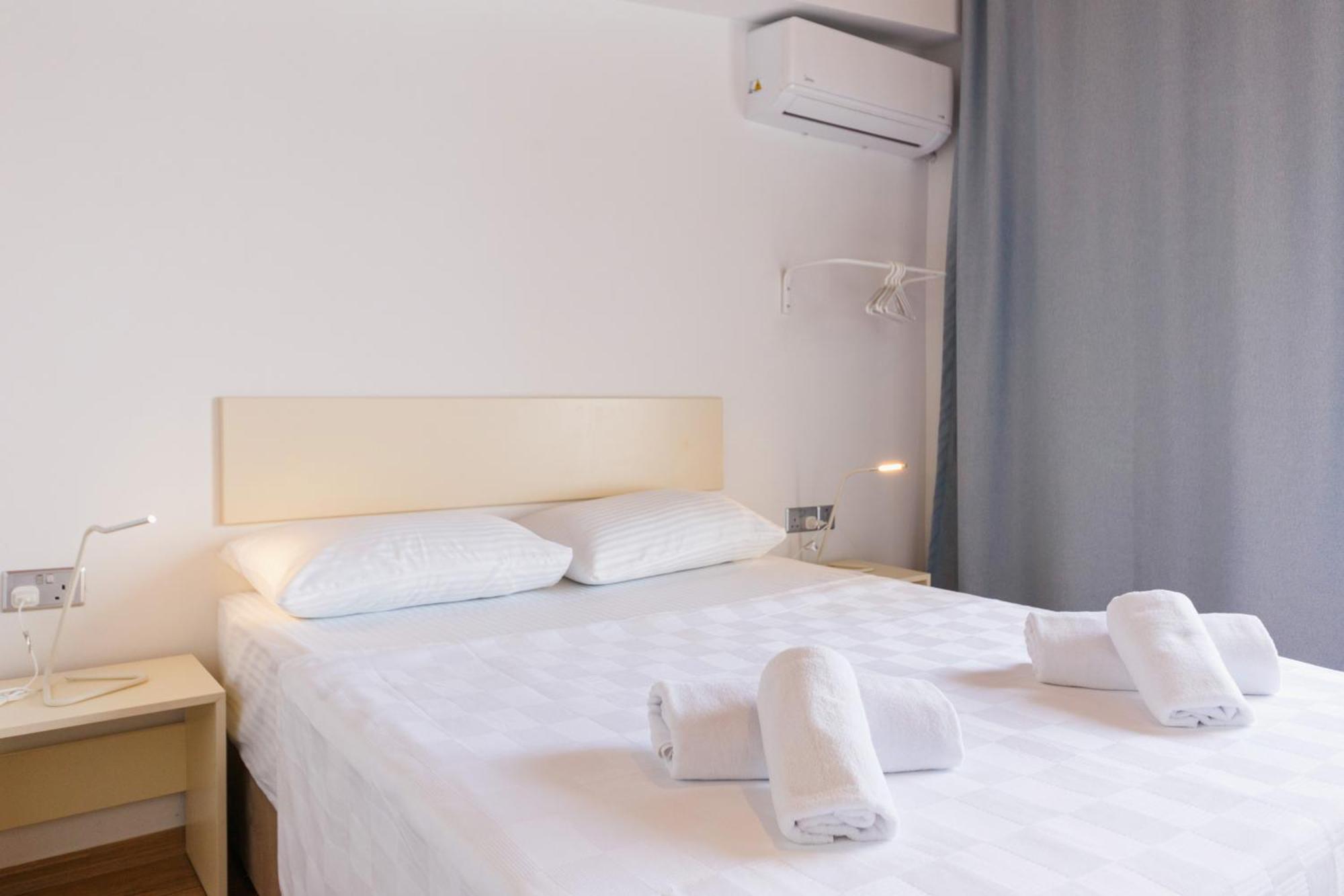 Azure Bay Hotel Agia Varvara Luaran gambar
