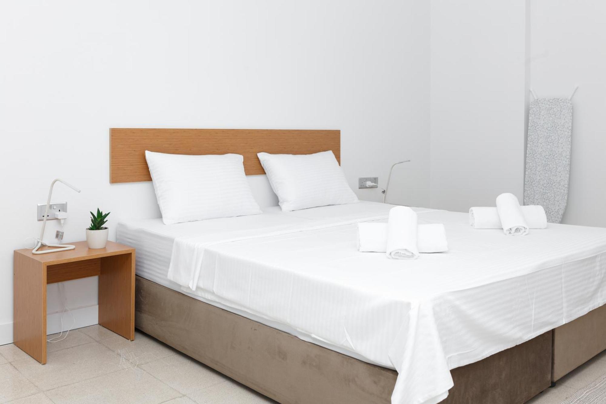 Azure Bay Hotel Agia Varvara Luaran gambar