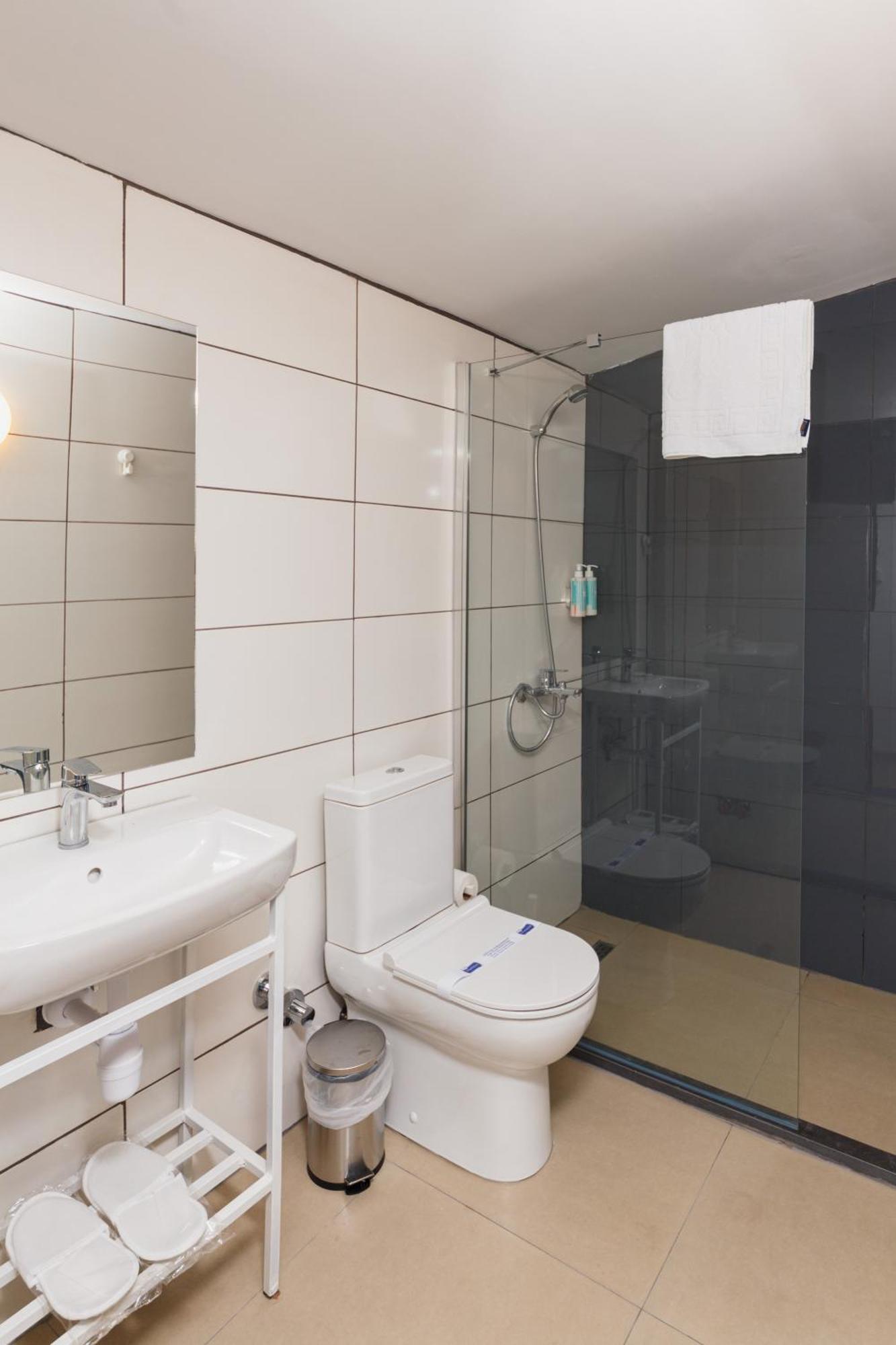 Azure Bay Hotel Agia Varvara Luaran gambar