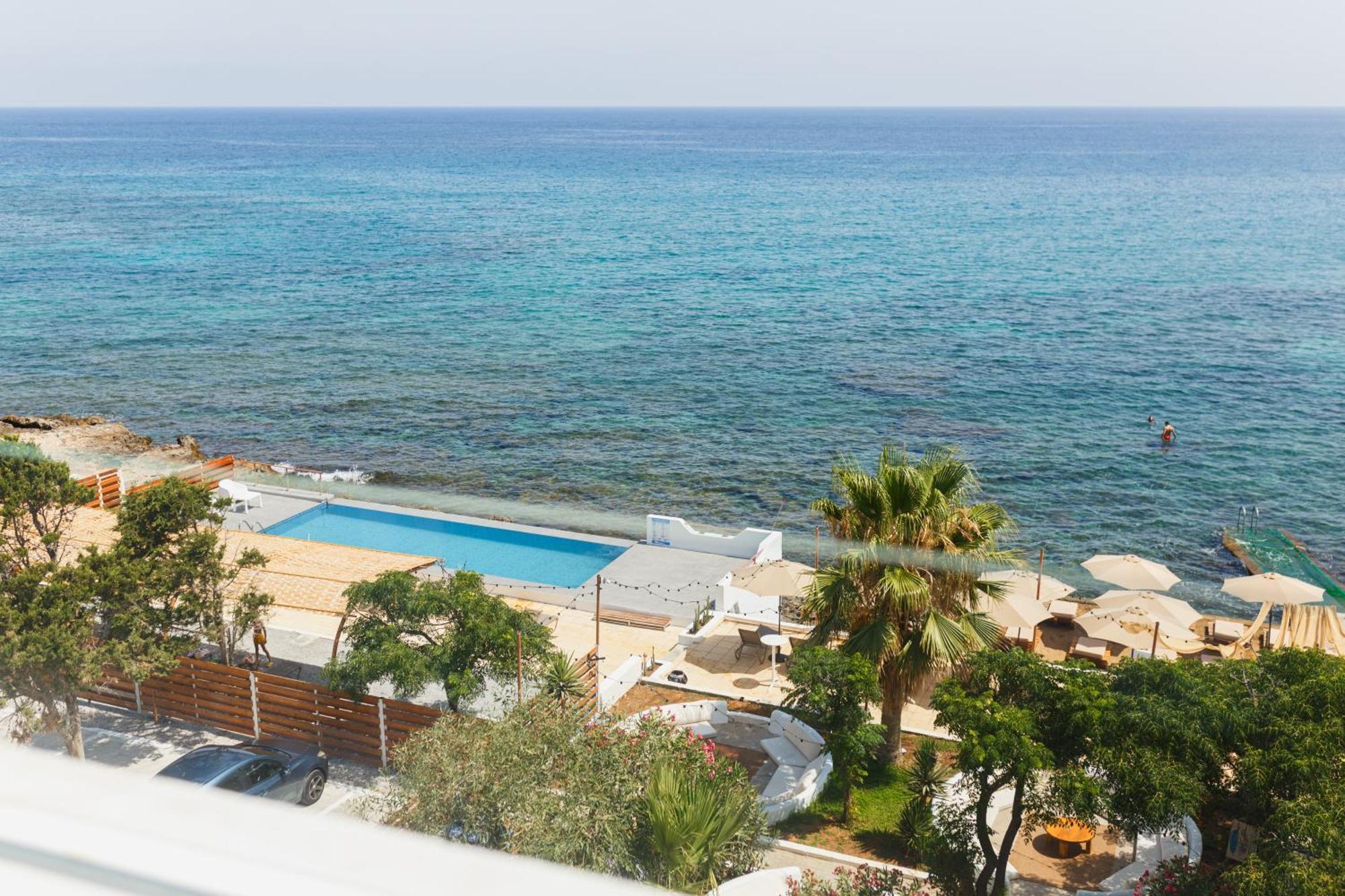 Azure Bay Hotel Agia Varvara Luaran gambar
