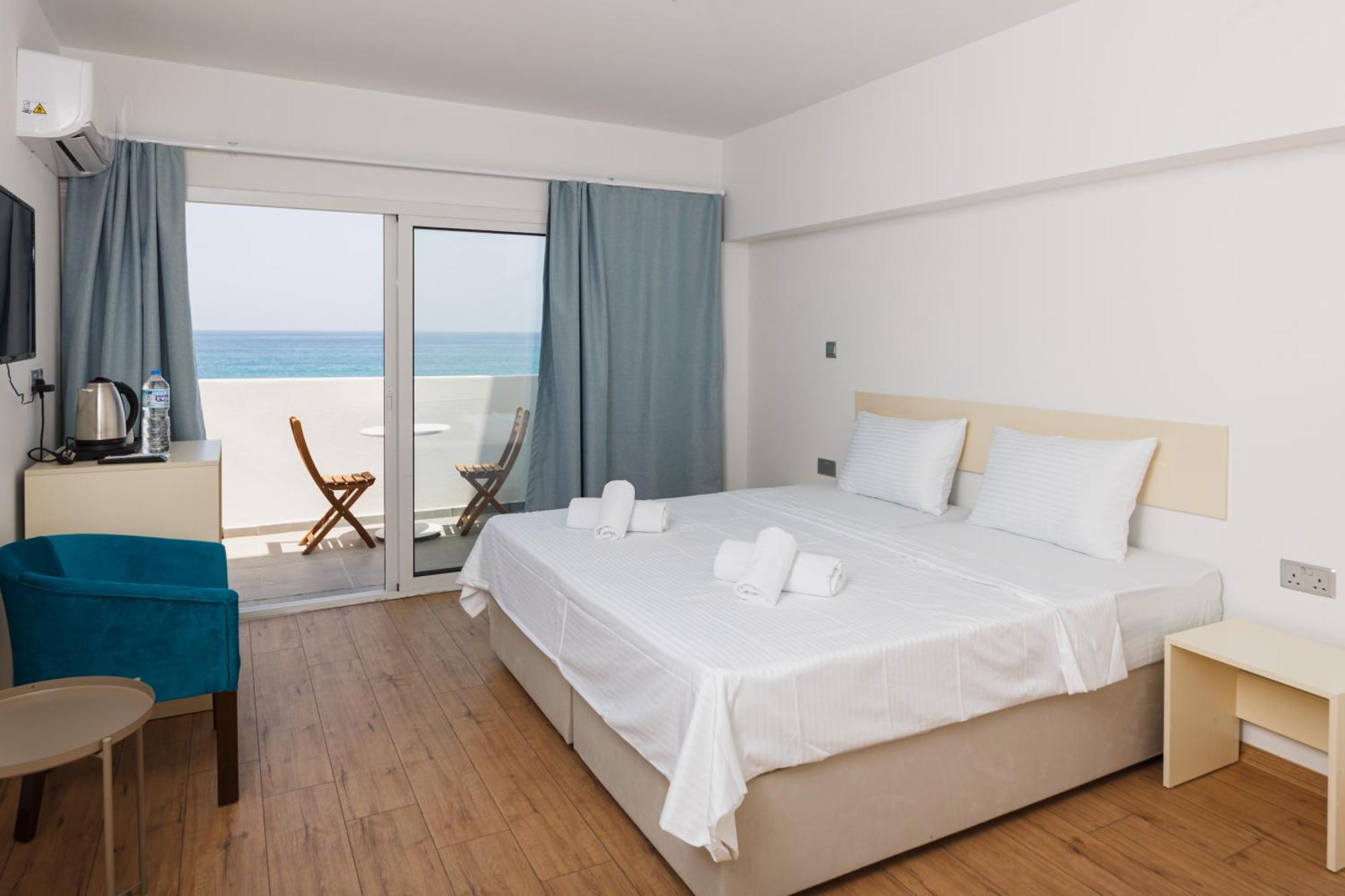 Azure Bay Hotel Agia Varvara Luaran gambar
