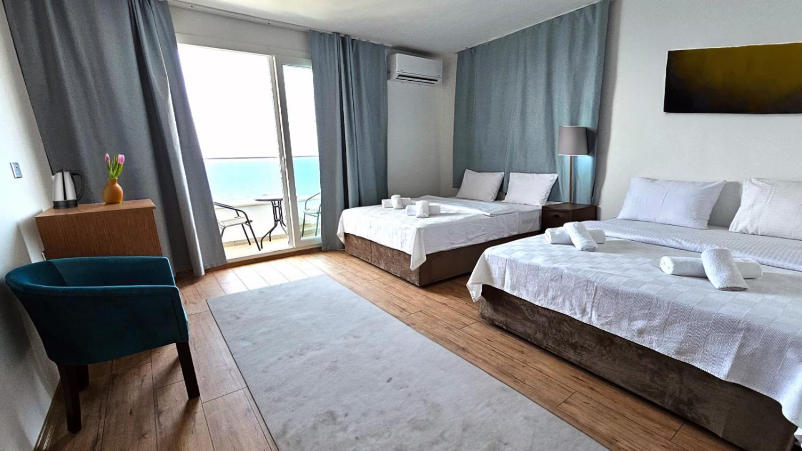 Azure Bay Hotel Agia Varvara Luaran gambar