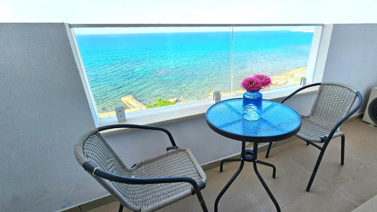 Azure Bay Hotel Agia Varvara Luaran gambar