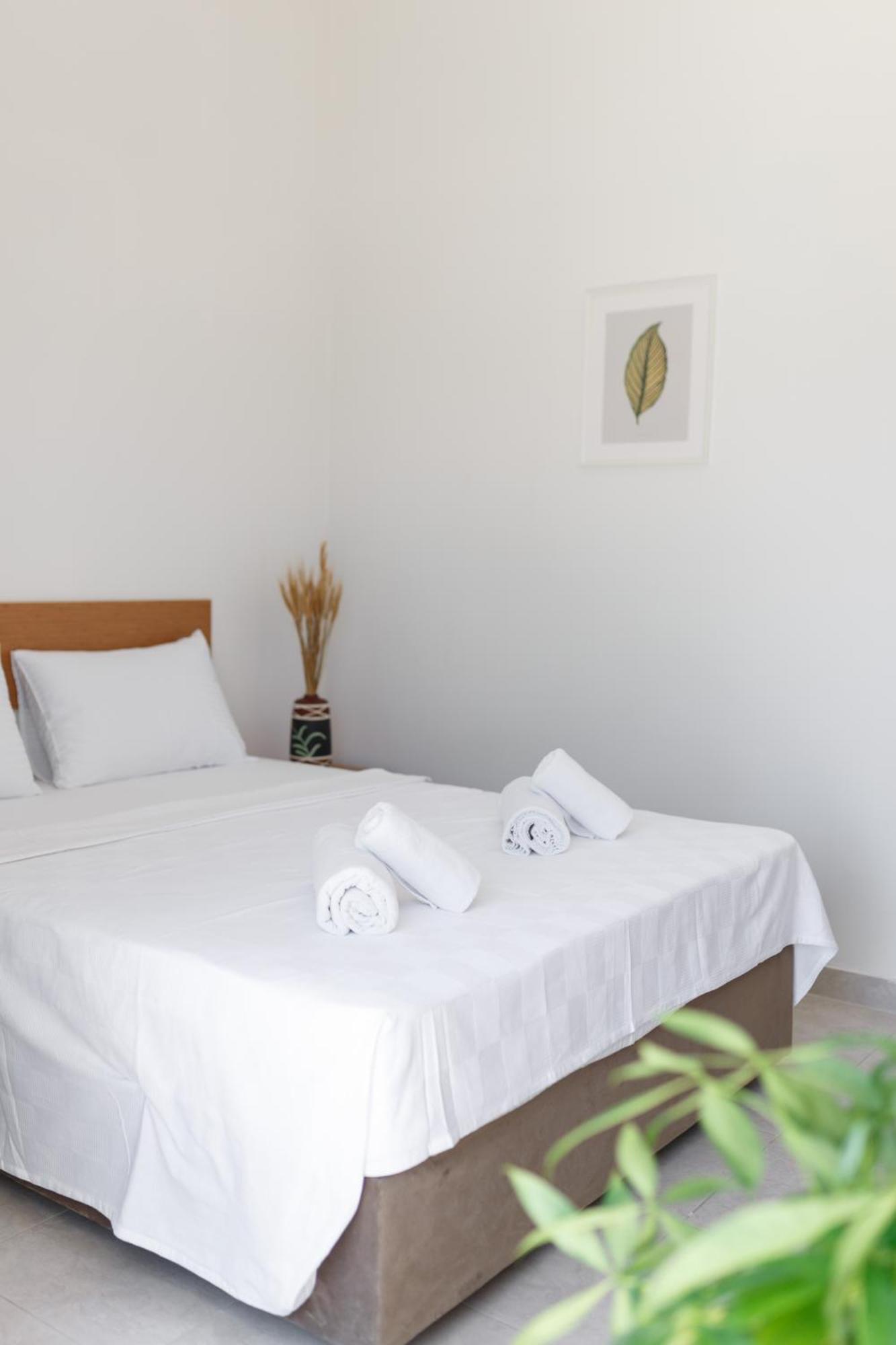 Azure Bay Hotel Agia Varvara Luaran gambar