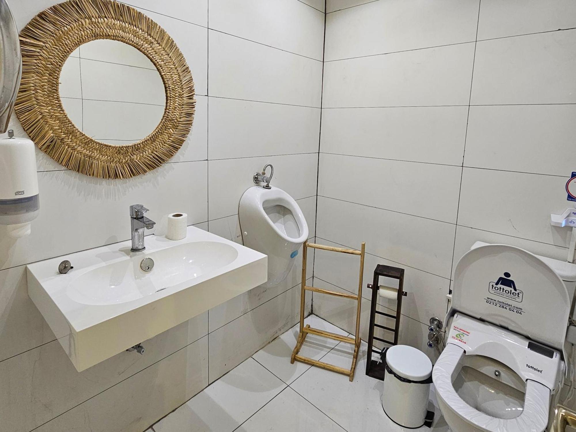 Azure Bay Hotel Agia Varvara Luaran gambar