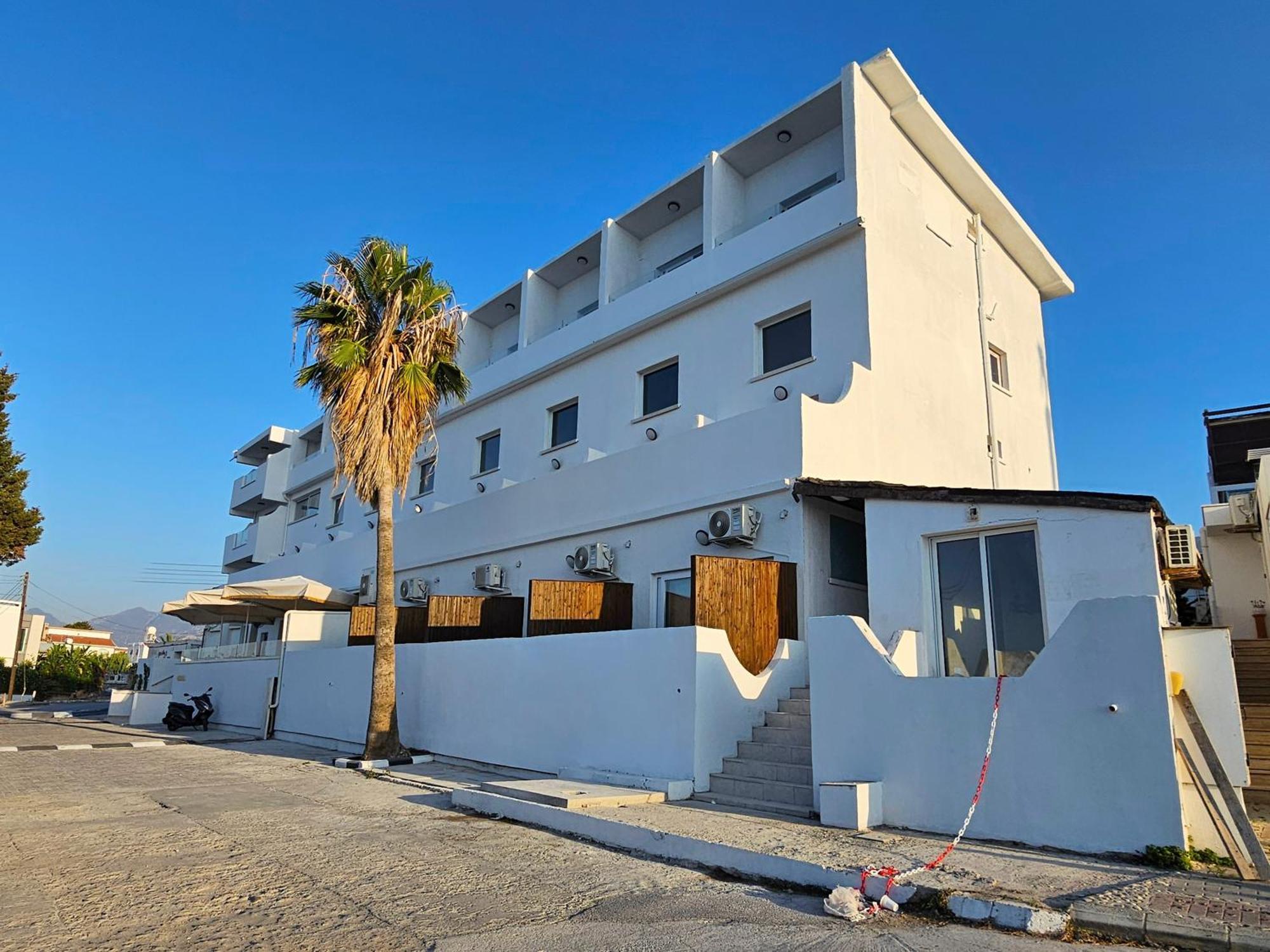Azure Bay Hotel Agia Varvara Luaran gambar